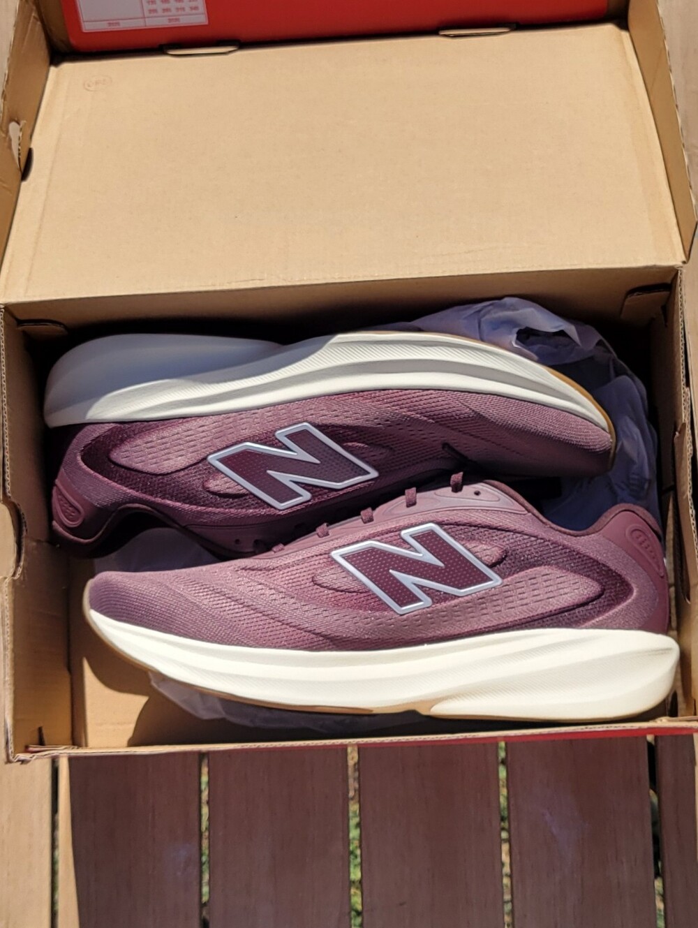 Men's 9.5, 10, 12 New Balance 680 v8 Freshfoam Burgundy Sneakers. new in box.